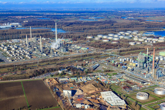 Mineral oil refinery Oberrhein, BEB Bioenergie Baden GmbH and Peter Gross Umwelt GmbH & Co. KG in the district Knielingen in Karlsruhe in the state Baden-Wuerttemberg, Germany