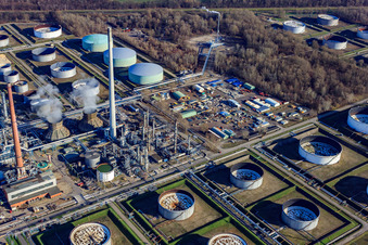Aerial view of Mineral oil refinery Oberrhein and Peter Gross Umwelt GmbH & Co. KG in the district Knielingen in Karlsruhe in the state Baden-Wuerttemberg, Germany