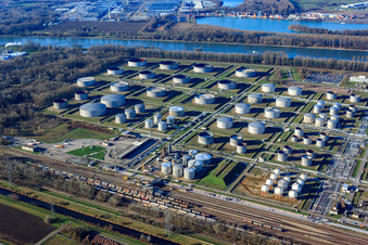 Mineral oil refinery Oberrhein and Peter Gross Umwelt GmbH & Co. KG in the district Knielingen in Karlsruhe in the state Baden-Wuerttemberg, Germany seen from above