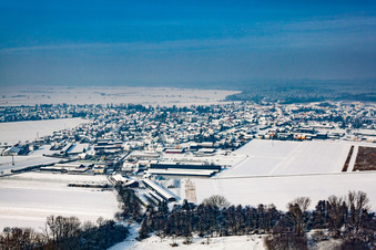 Wintry snowy Village - view on the edge of agricultural fields and farmland in Rheinzabern in the state Rhineland-Palatinate, Germany