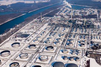 Wintry snowy Refinery equipment and management systems on the factory premises of the mineral oil manufacturers Mineraloelraffinerie Oberrhein in the district Knielingen in Karlsruhe in the state Baden-Wurttemberg, Germany
