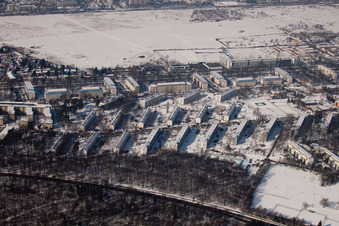 Tennesseeallee in winter with snow in the district Nordstadt in Karlsruhe in the state Baden-Wuerttemberg, Germany from above