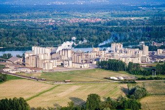 Building and production halls on the premises of the chemical manufacturers Roquette in Beinheim in Grand Est, France