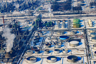 Oberrheinische Mineralölwerke in winter with snow in the district Knielingen in Karlsruhe in the state Baden-Wuerttemberg, Germany