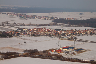 From the northwest in Erlenbach bei Kandel in the state Rhineland-Palatinate, Germany