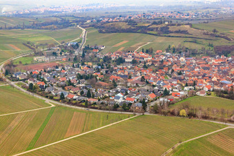 Wine-growing village below the Kleine Kalmit in Ilbesheim bei Landau in the state Rhineland-Palatinate, Germany