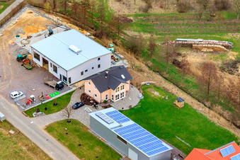 Industrial estate An der Ahlmühle, Bähr Weinbautechnik GmbH in Ilbesheim bei Landau in the state Rhineland-Palatinate, Germany from above