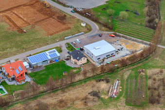 Industrial estate An der Ahlmühle, Bähr Weinbautechnik GmbH in Ilbesheim bei Landau in the state Rhineland-Palatinate, Germany seen from above