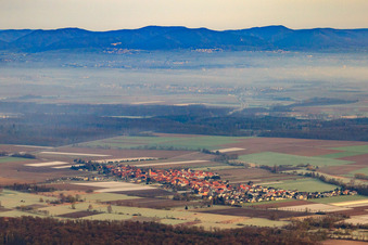 From the southeast in Erlenbach bei Kandel in the state Rhineland-Palatinate, Germany