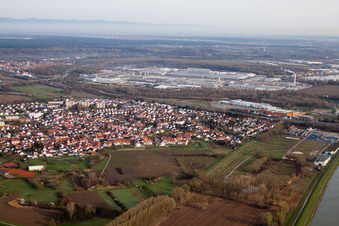 From the southeast in the district Maximiliansau in Wörth am Rhein in the state Rhineland-Palatinate, Germany