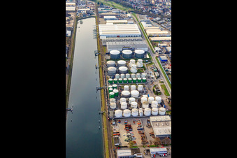 Aerial view of Oiltanking Deutschland GmbH & Co. KG in the Karlsruhe Rhine port on Fettweisstraße in the district Mühlburg in Karlsruhe in the state Baden-Wuerttemberg, Germany