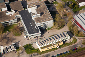 School building of the Ludwig-Marum-Gymnasium Pfinztal in the district Berghausen in Pfinztal in the state Baden-Wurttemberg seen from above