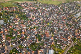 Oblique view of Town View of the streets and houses of the residential areas in the district Neuburgweier in Au am Rhein in the state Baden-Wurttemberg