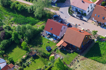 In the pea field in the district Mörzheim in Landau in der Pfalz in the state Rhineland-Palatinate, Germany from the plane