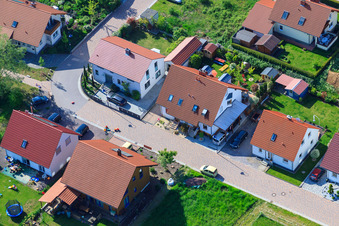 Bird's eye view of In the pea field in the district Mörzheim in Landau in der Pfalz in the state Rhineland-Palatinate, Germany