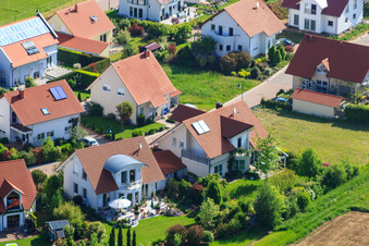 In the pea field in the district Mörzheim in Landau in der Pfalz in the state Rhineland-Palatinate, Germany from the plane