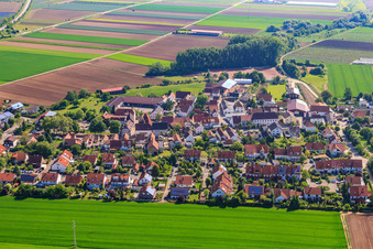 Village view from the west in the district Mörlheim in Landau in der Pfalz in the state Rhineland-Palatinate, Germany