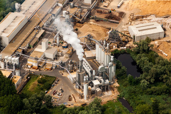Aerial view of Building and production halls on the premises of Nolte Holzwerkstoff GmbH & Co. KG in Germersheim in the state Rhineland-Palatinate, Germany