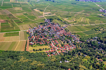 Village view of Am Muenchberg in Bobenheim am Berg in the state Rhineland-Palatinate