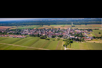 Panoramic perspective Village - view on the edge of agricultural fields and farmland in Hochstadt (Pfalz) in the state Rhineland-Palatinate, Germany
