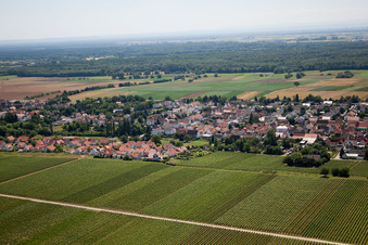 Oblique view of District Niederhochstadt in Hochstadt in the state Rhineland-Palatinate, Germany