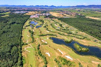 Bird's eye view of Grounds of the Golf course at Golfanlage Landgut Dreihof in Essingen in the state Rhineland-Palatinate