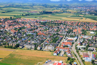Aerial view of Hochstadter Straße in Offenbach an der Queich in the state Rhineland-Palatinate, Germany
