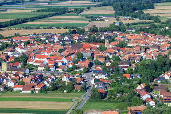 Mühlgasse railway crossing in Rheinzabern in the state Rhineland-Palatinate, Germany from above