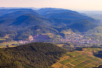 View of the town from the south in Albersweiler in the state Rhineland-Palatinate, Germany