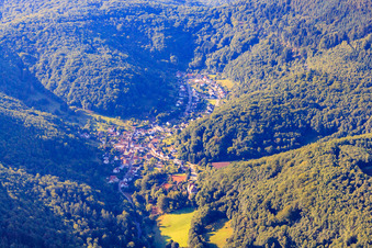 From the north in the district Bindersbach in Annweiler am Trifels in the state Rhineland-Palatinate, Germany