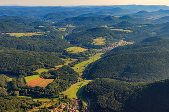 Village in the Erlenbachtal from the south in Vorderweidenthal in the state Rhineland-Palatinate, Germany