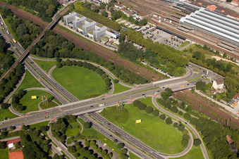 Traffic flow at the intersection- motorway Suedtangente to A5 Karlsruhe Ettlingen vor dem Edeltrudtunnel in Karlsruhe in the state Baden-Wurttemberg from above
