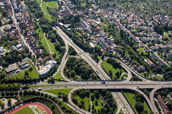 Traffic flow at the intersection- motorway Suedtangente to A5 Karlsruhe Ettlingen vor dem Edeltrudtunnel in Karlsruhe in the state Baden-Wurttemberg seen from above