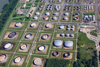 Maxau, OMV Refinery in the district Knielingen in Karlsruhe in the state Baden-Wuerttemberg, Germany