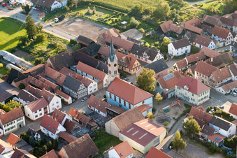 From the northeast in Erlenbach bei Kandel in the state Rhineland-Palatinate, Germany out of the air