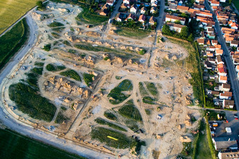 Oblique view of Construction sites for new construction residential area of detached housing estate Am Hoehenweg in Kandel in the state Rhineland-Palatinate