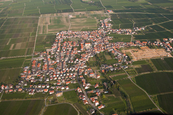 Aerial view of Town View of the streets and houses of the residential areas in the district Diedesfeld in Neustadt an der Weinstrasse in the state Rhineland-Palatinate