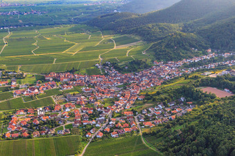 Wine-growing town on the edge of the Haardt from the northeast in the district SaintMartin in Sankt Martin in the state Rhineland-Palatinate, Germany