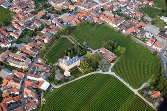 Complex of the hotel building Hotel Schloss Edesheim, Privathotels Dr. Lohbeck GmbH & Co. KG in Edesheim in the state Rhineland-Palatinate from the plane