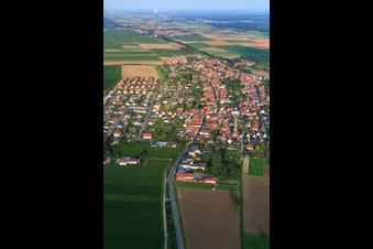 Aerial view of View of the town from the west in Essingen in the state Rhineland-Palatinate, Germany