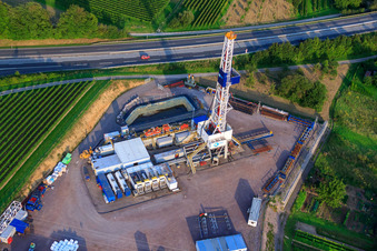 Construction site for the 2nd drilling at the geothermal plant on the A65 in Insheim in the state Rhineland-Palatinate, Germany from above