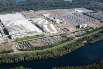 Oblique view of Building complex and grounds of the logistics center Daimler AG Global Logistic Center on the Island Gruen in Germersheim in the state Rhineland-Palatinate, Germany