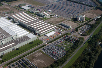 Building complex and grounds of the logistics center Daimler AG Global Logistic Center on the Island Gruen in Germersheim in the state Rhineland-Palatinate, Germany from above