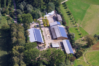 Kennelhof in the district Sondernheim in Germersheim in the state Rhineland-Palatinate, Germany seen from above