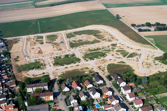 Drone recording of New development area Am Höhenweg in Kandel in the state Rhineland-Palatinate, Germany