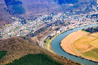 Middle castle and front castle from 1165 above the Neckar riverbank in Neckarsteinach in the state Hesse, Germany