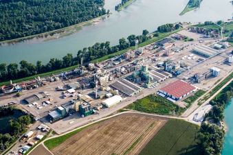 Chemical plants on the Rhine in Lauterbourg in the state Bas-Rhin, France