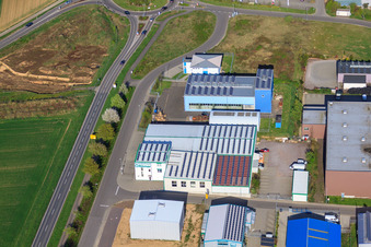 Aerial view of Sanitätshaus Römer GmbH & Co. KG and Inplan-Ingenieurtechnik Dipl. Ing. Jürgen Peters GmbH & Co. KG in Herxheim bei Landau in the state Rhineland-Palatinate, Germany
