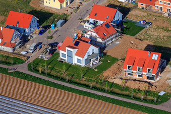 New development area Unteres Rappenfeld in the district Mörlheim in Landau in der Pfalz in the state Rhineland-Palatinate, Germany from a drone