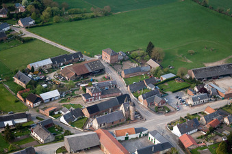 Aerial photograpy of Monceau-sur-Oise in the state Aisne, France